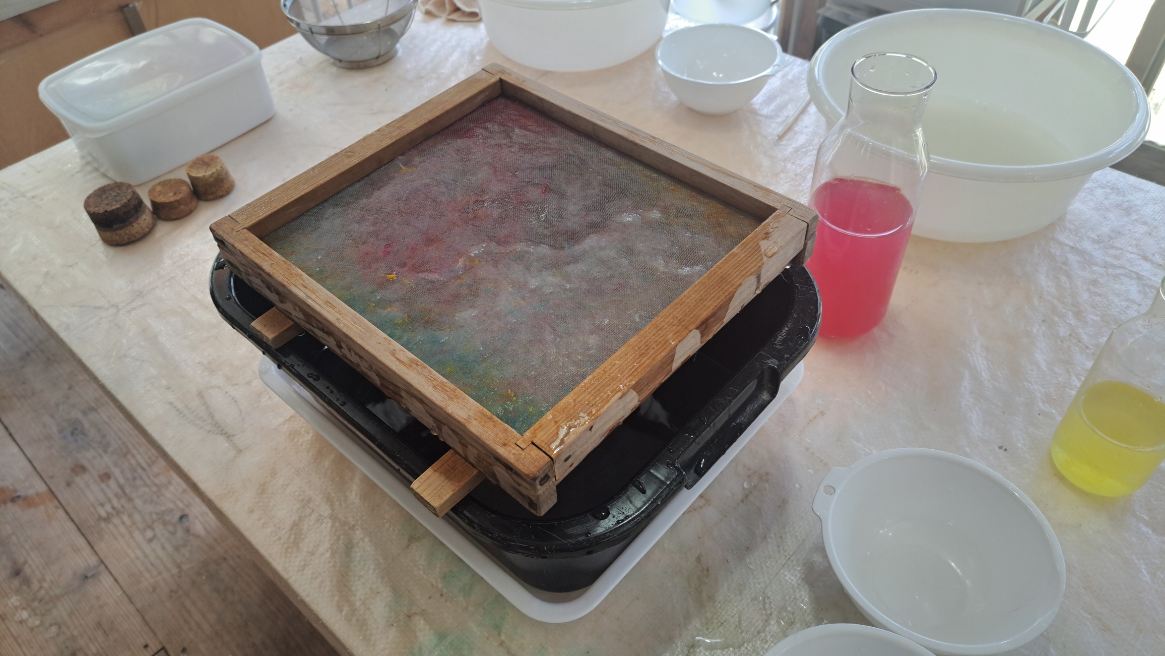 Coloured pulp on mould